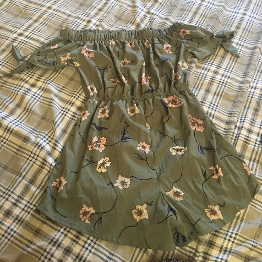 Off shoulder romper